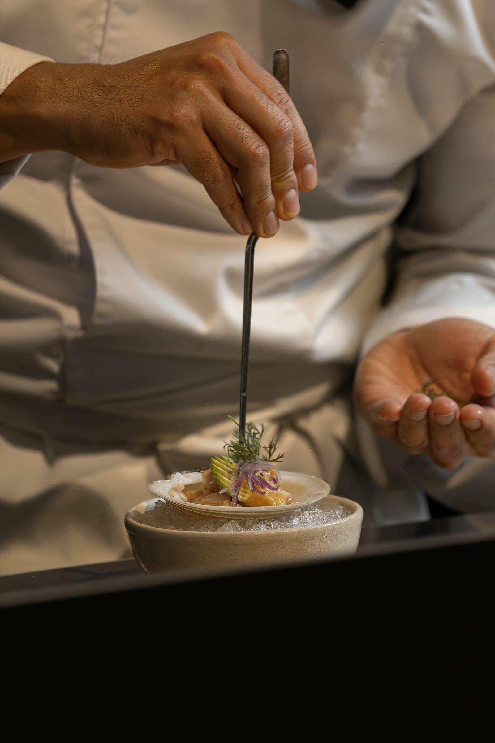 Apunte de la barra del pase con platos en línea